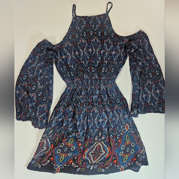 Abercrombie & Fitch Dresses & Skirts - Abercrombie &‎ Fitch Cold Shoulder Dress XS Blue Red Accent Paisley Boho Aztec